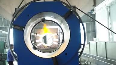 实拍工厂车间机器生产工人焊接打磨工序视频的预览图